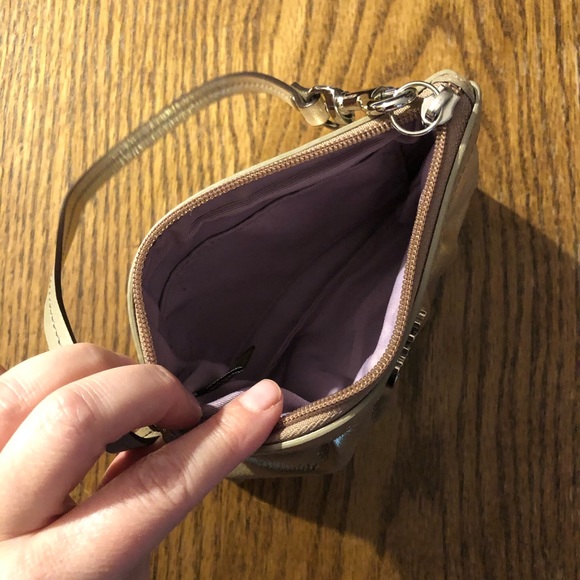 Small gold Coach coin purse - Picture 3 of 3